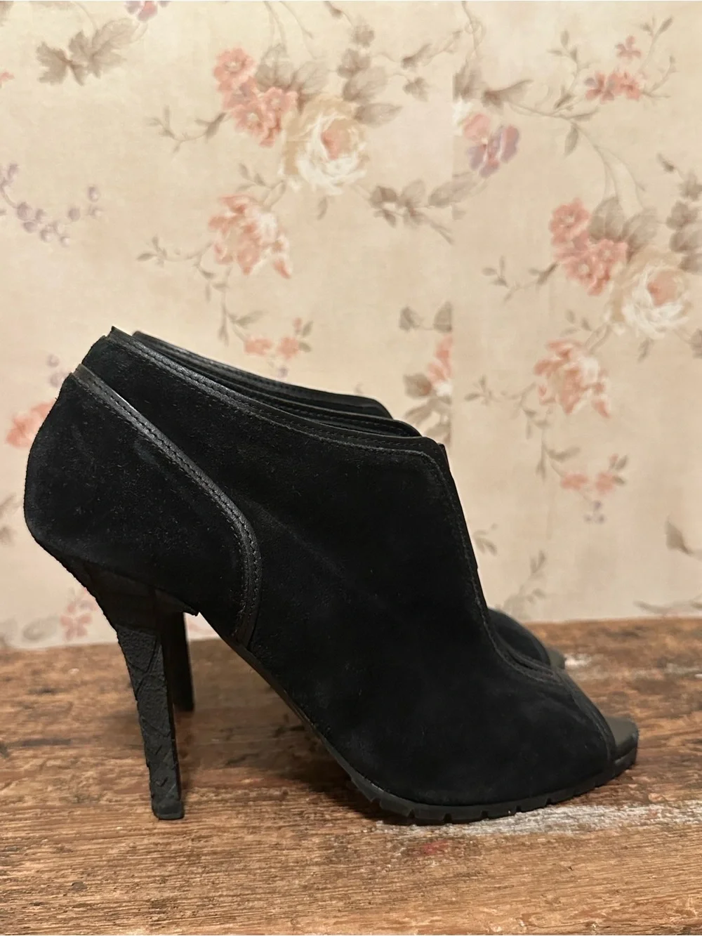 Burberry Heels Black Suede Front-Zip Peep Toe Ankle Booties EU 40